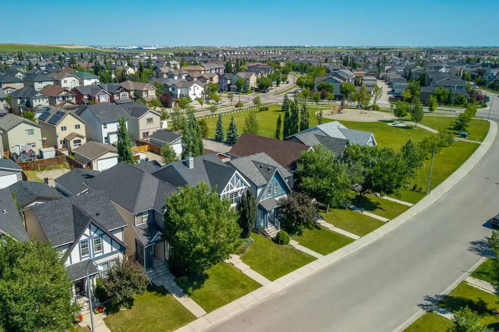 1058 New Brighton Park SE Calgary AB T2Z 0Y1