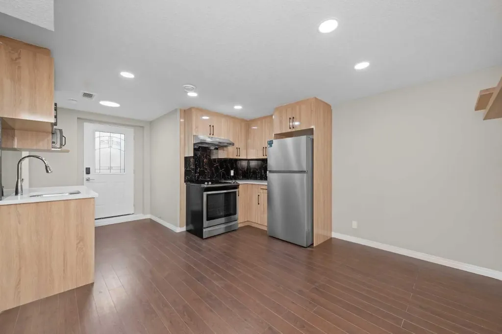 7 Panora Square NW Calgary AB T3P 1E5