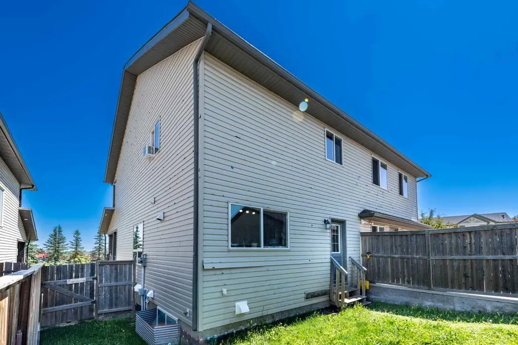 7 Panora Square NW Calgary AB T3P 1E5