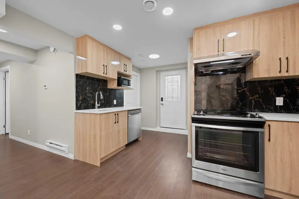 7 Panora Square NW Calgary AB T3P 1E5