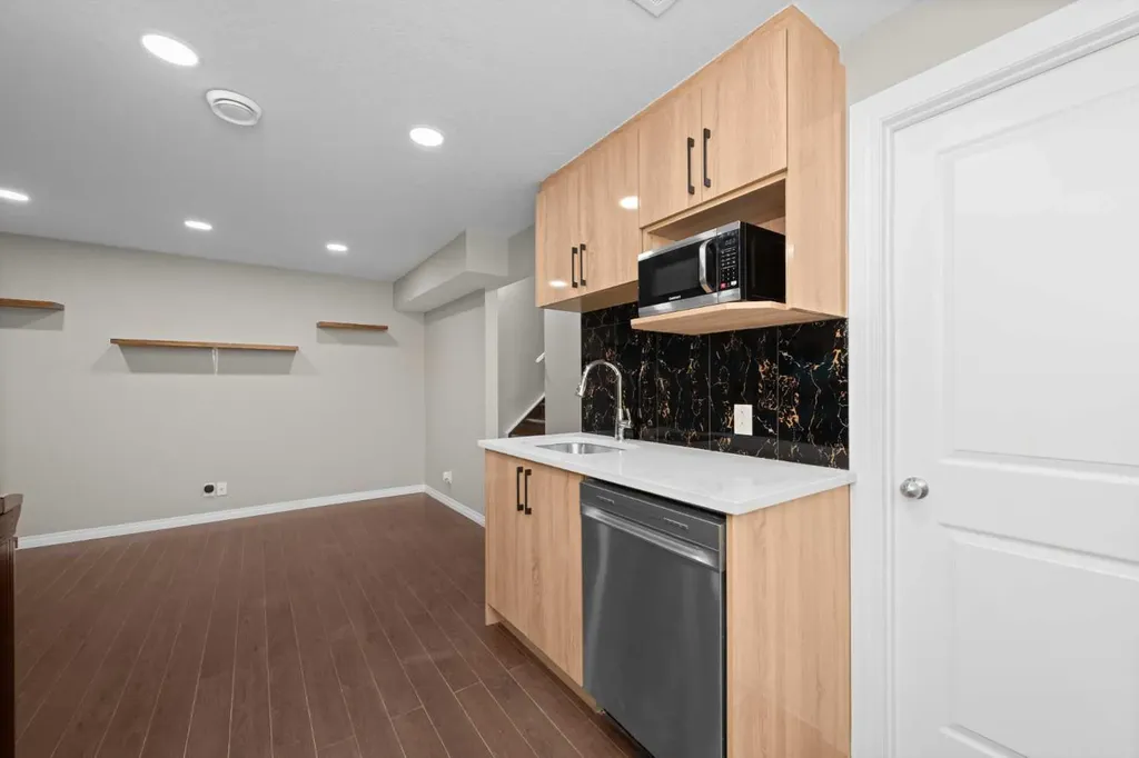 7 Panora Square NW Calgary AB T3P 1E5