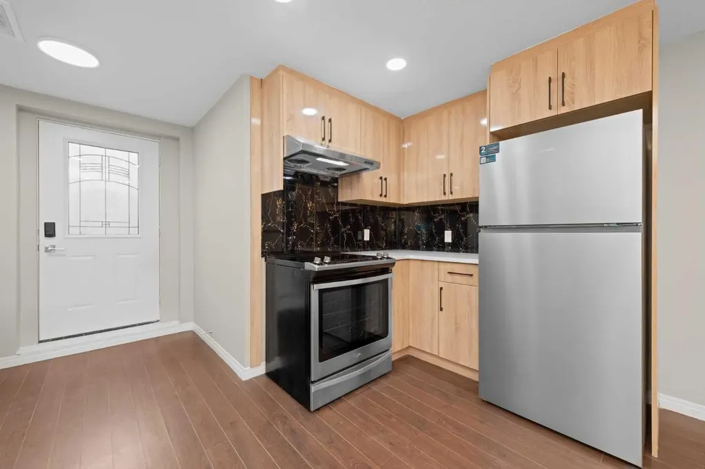 7 Panora Square NW Calgary AB T3P 1E5