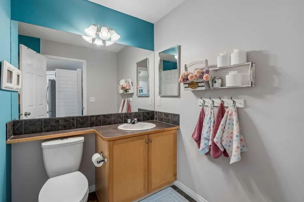 2046 New Brighton Gardens SE Calgary AB T2Z 4X4