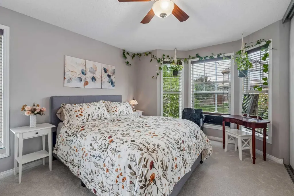 2046 New Brighton Gardens SE Calgary AB T2Z 4X4
