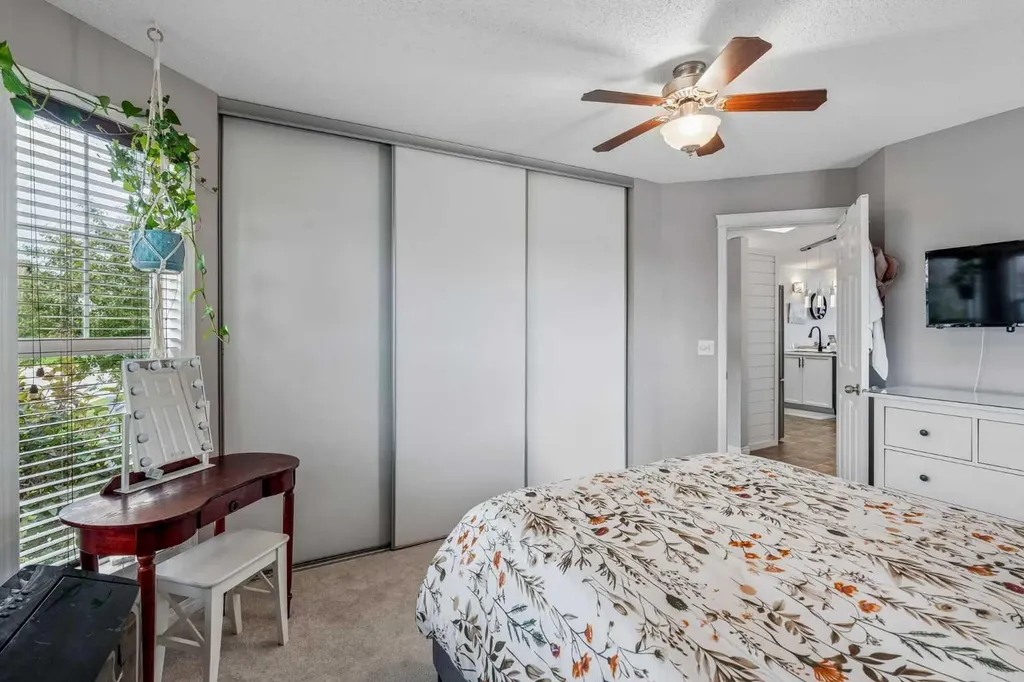 2046 New Brighton Gardens SE Calgary AB T2Z 4X4