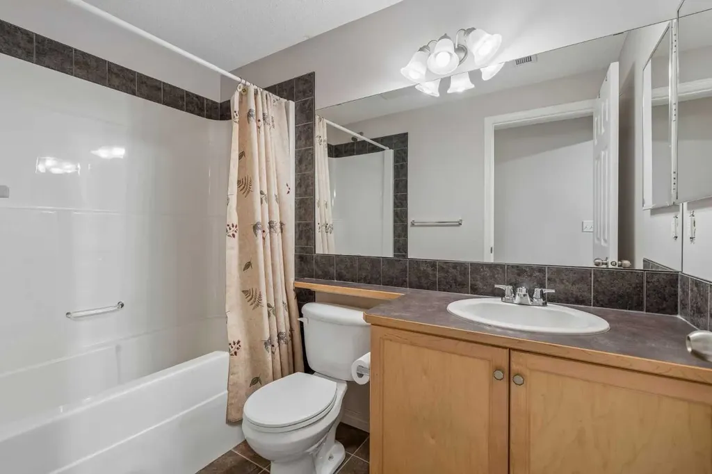 2046 New Brighton Gardens SE Calgary AB T2Z 4X4