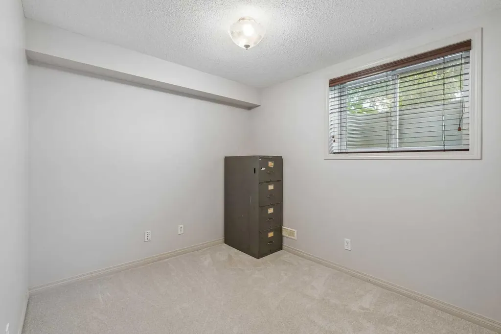 2046 New Brighton Gardens SE Calgary AB T2Z 4X4
