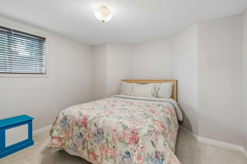 2046 New Brighton Gardens SE Calgary AB T2Z 4X4