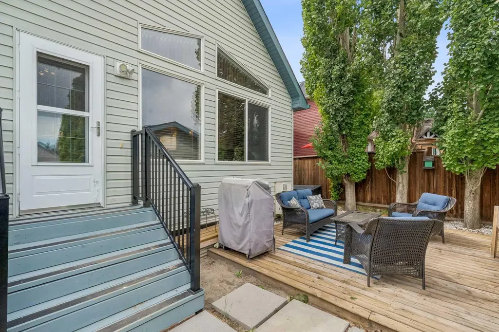 2046 New Brighton Gardens SE Calgary AB T2Z 4X4