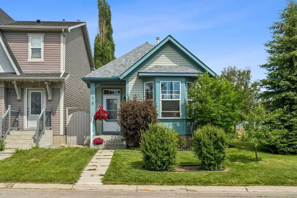 2046 New Brighton Gardens SE Calgary AB T2Z 4X4