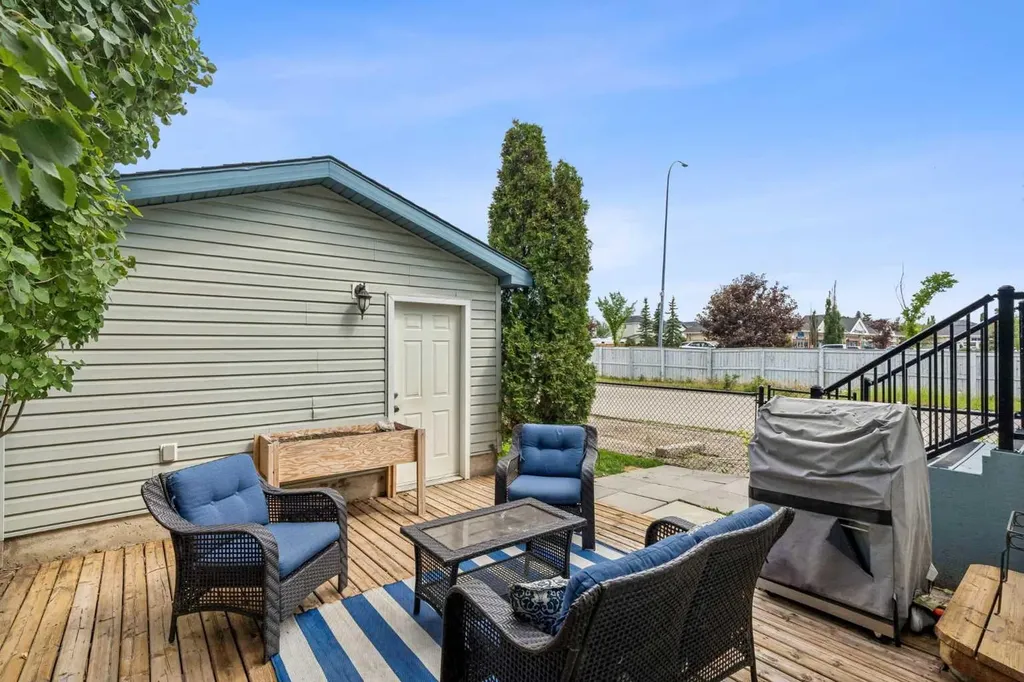 2046 New Brighton Gardens SE Calgary AB T2Z 4X4