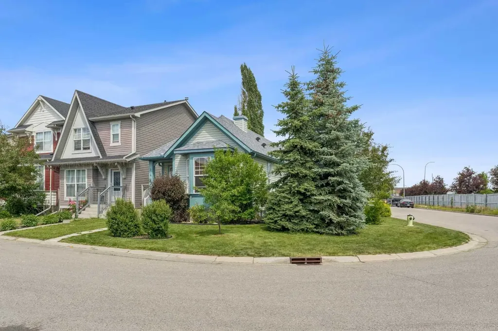 2046 New Brighton Gardens SE Calgary AB T2Z 4X4