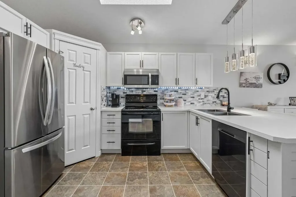 2046 New Brighton Gardens SE Calgary AB T2Z 4X4