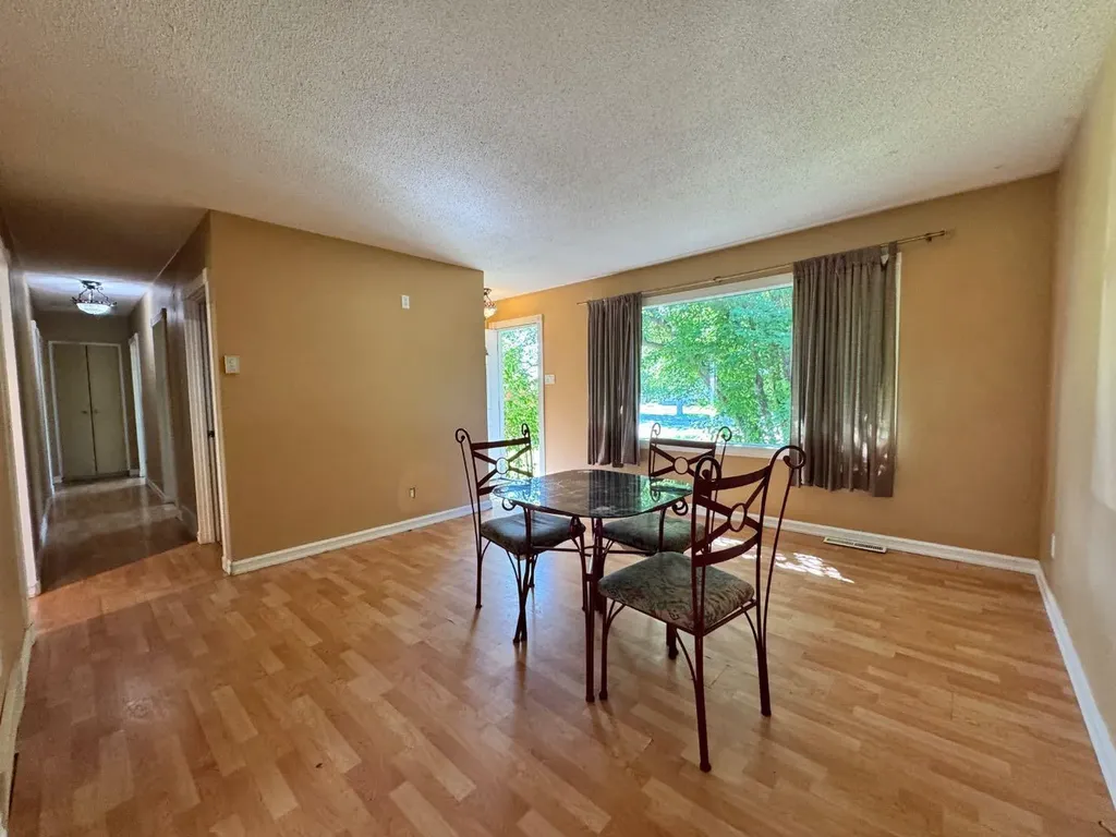 10809 95 Street Grande Prairie AB T8V 1Z6