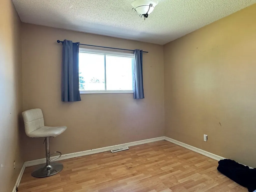 10809 95 Street Grande Prairie AB T8V 1Z6