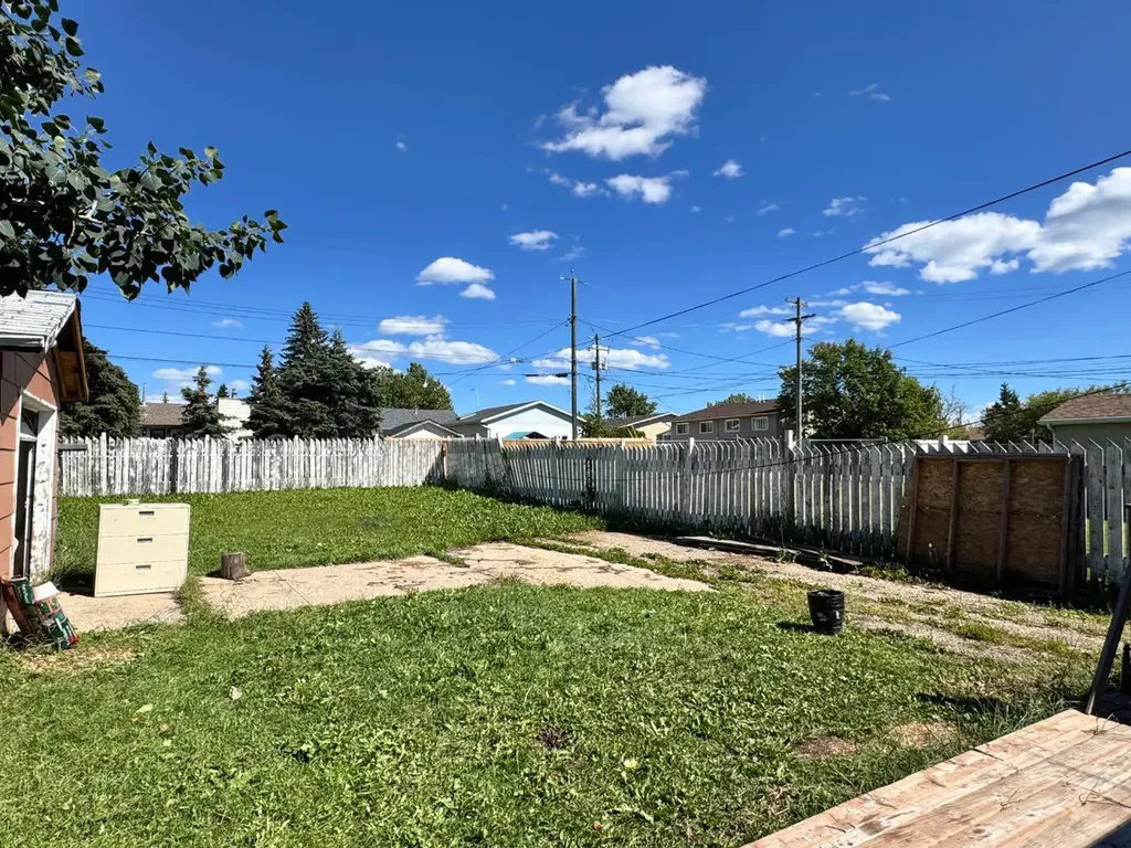 10809 95 Street Grande Prairie AB T8V 1Z6