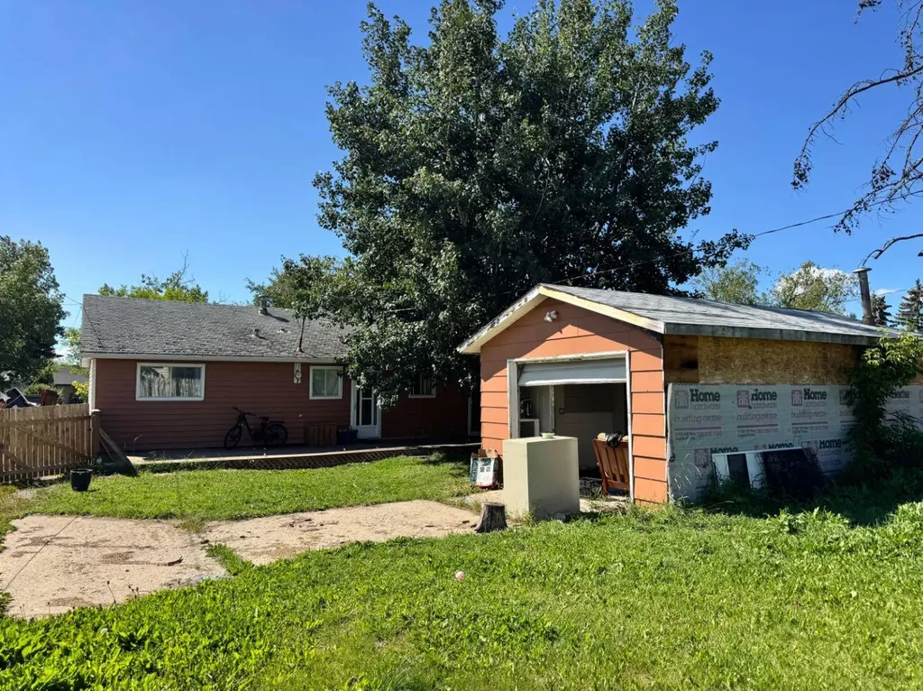 10809 95 Street Grande Prairie AB T8V 1Z6