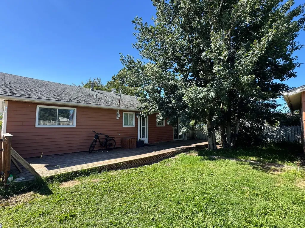 10809 95 Street Grande Prairie AB T8V 1Z6