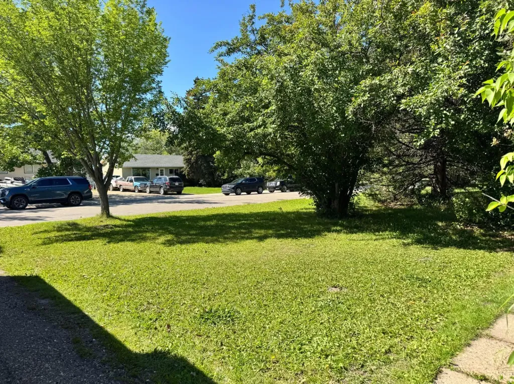 10809 95 Street Grande Prairie AB T8V 1Z6
