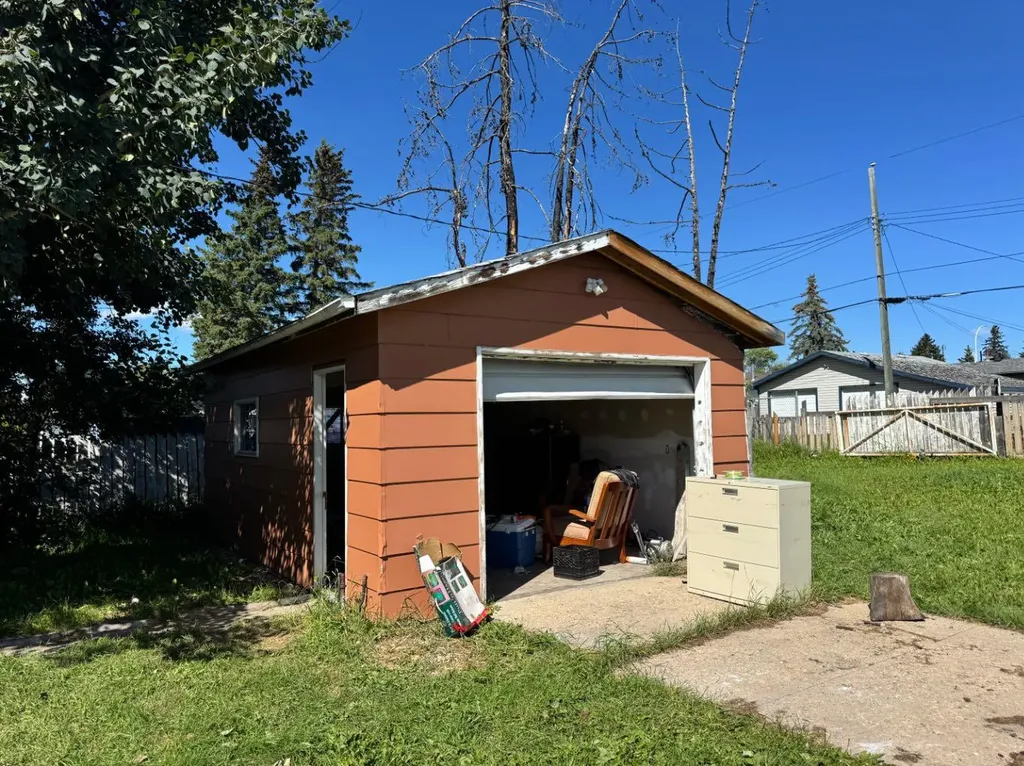 10809 95 Street Grande Prairie AB T8V 1Z6
