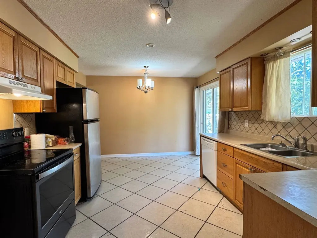 10809 95 Street Grande Prairie AB T8V 1Z6