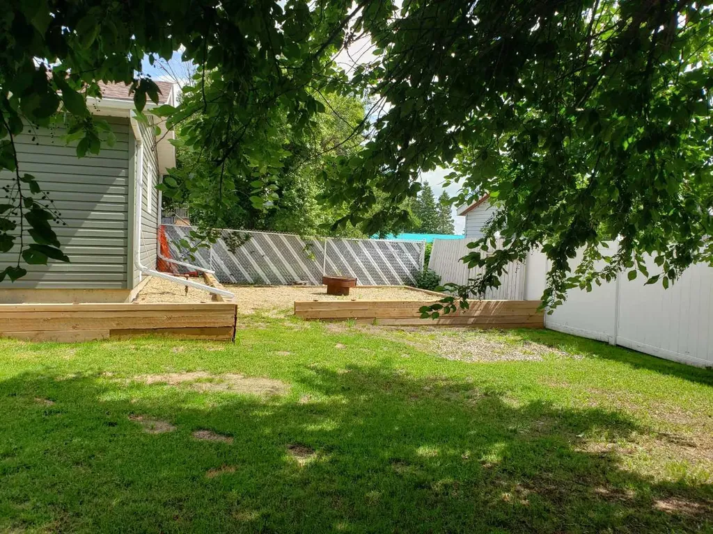 10213 106 Avenue Fairview AB T0H 1L0