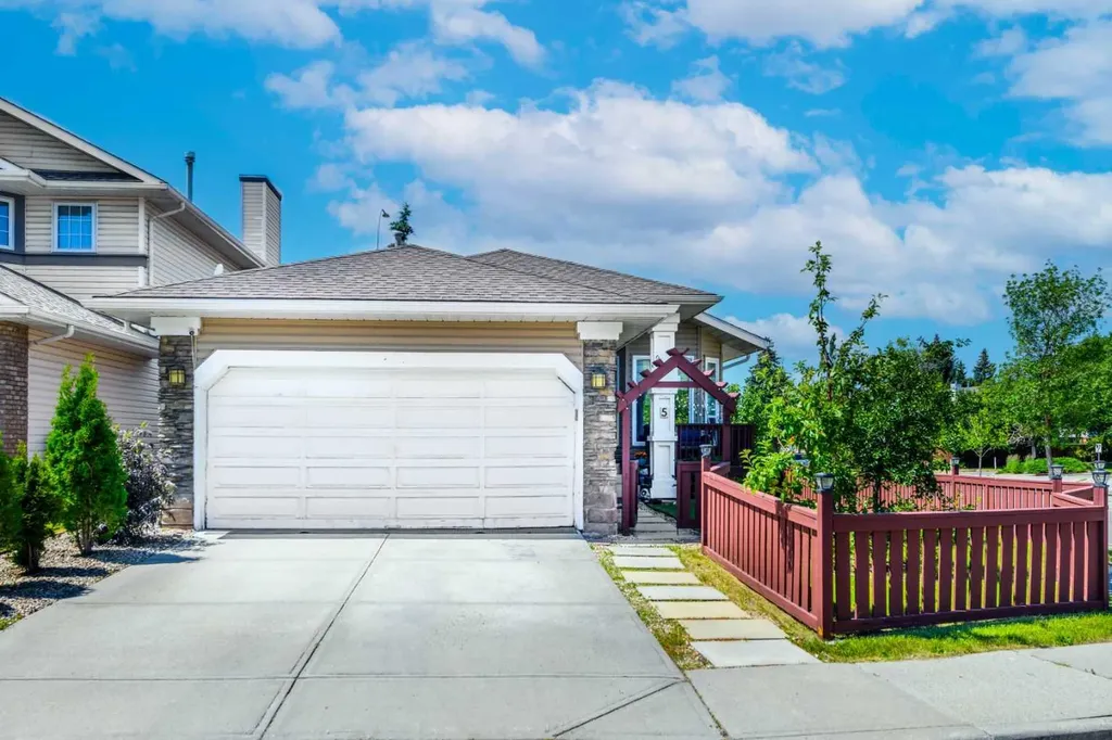5 Citadel Hills Circle NW Calgary AB T3G 3V4
