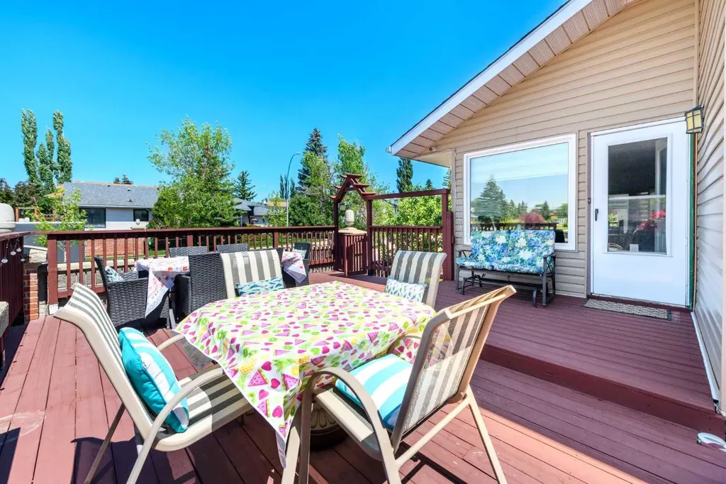 5 Citadel Hills Circle NW Calgary AB T3G 3V4