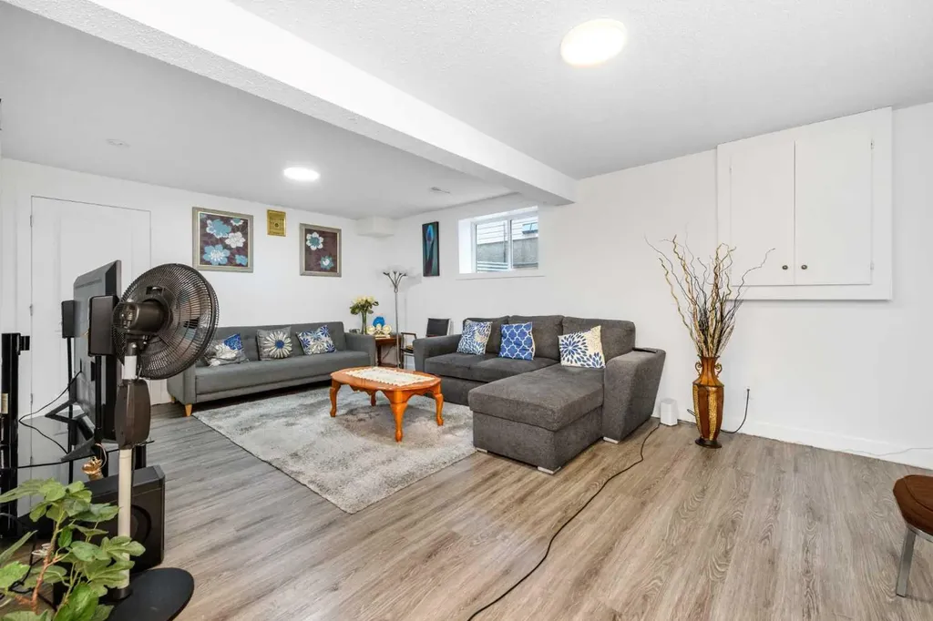 5 Citadel Hills Circle NW Calgary AB T3G 3V4