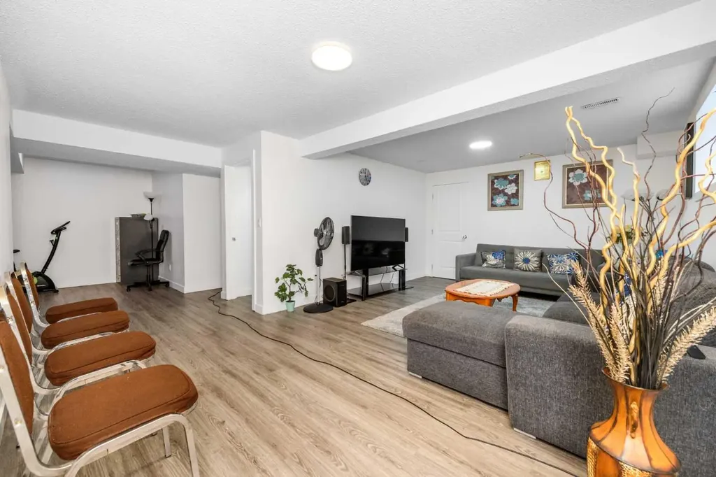 5 Citadel Hills Circle NW Calgary AB T3G 3V4