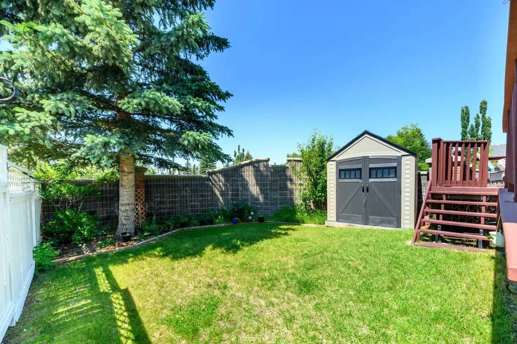 5 Citadel Hills Circle NW Calgary AB T3G 3V4