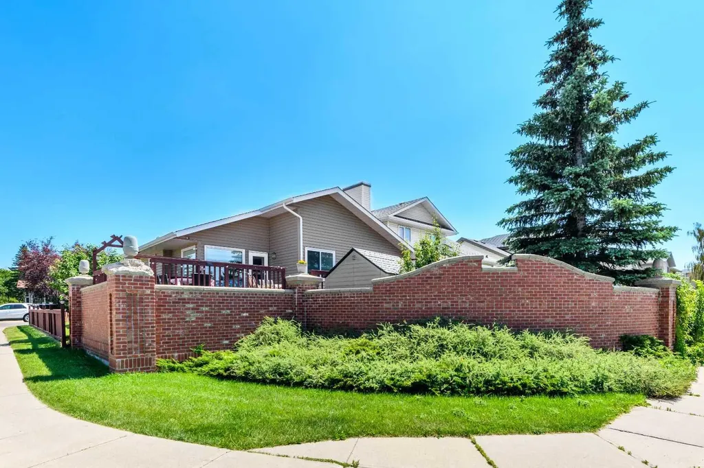 5 Citadel Hills Circle NW Calgary AB T3G 3V4