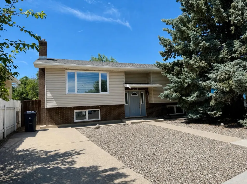 221 Mcdermott Road Coalhurst AB T0L 0V0