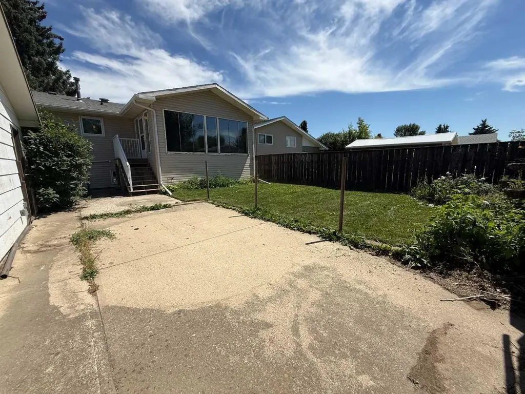 221 Mcdermott Road Coalhurst AB T0L 0V0