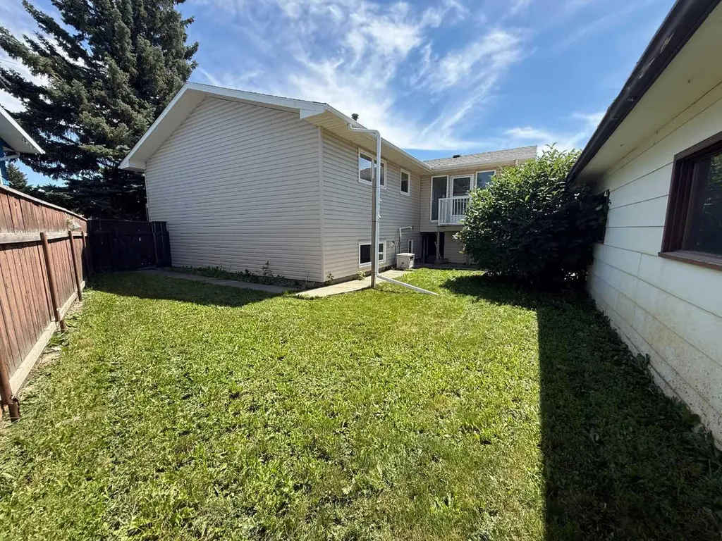 221 Mcdermott Road Coalhurst AB T0L 0V0