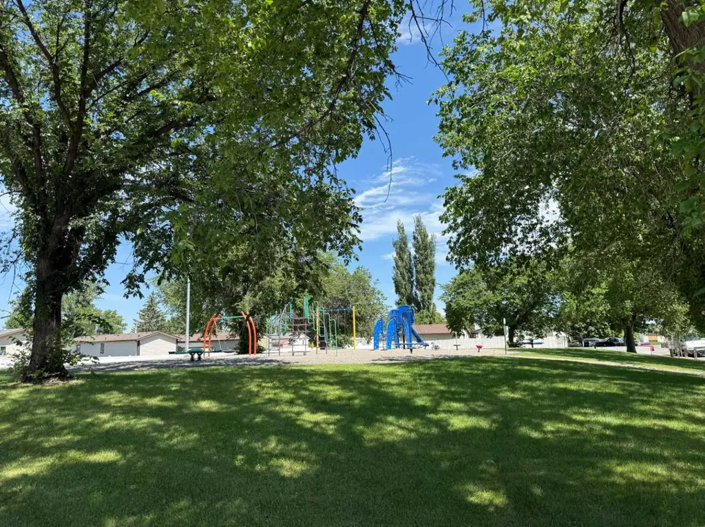 221 Mcdermott Road Coalhurst AB T0L 0V0