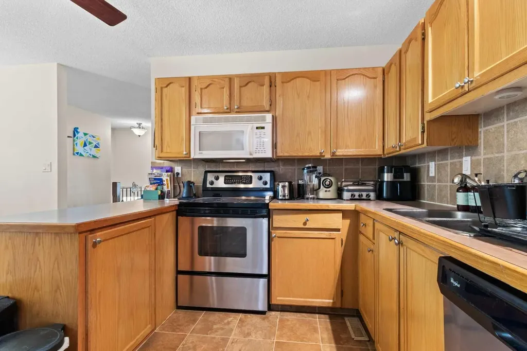 5 Mccullough Crescent Red Deer AB T8H 0J8