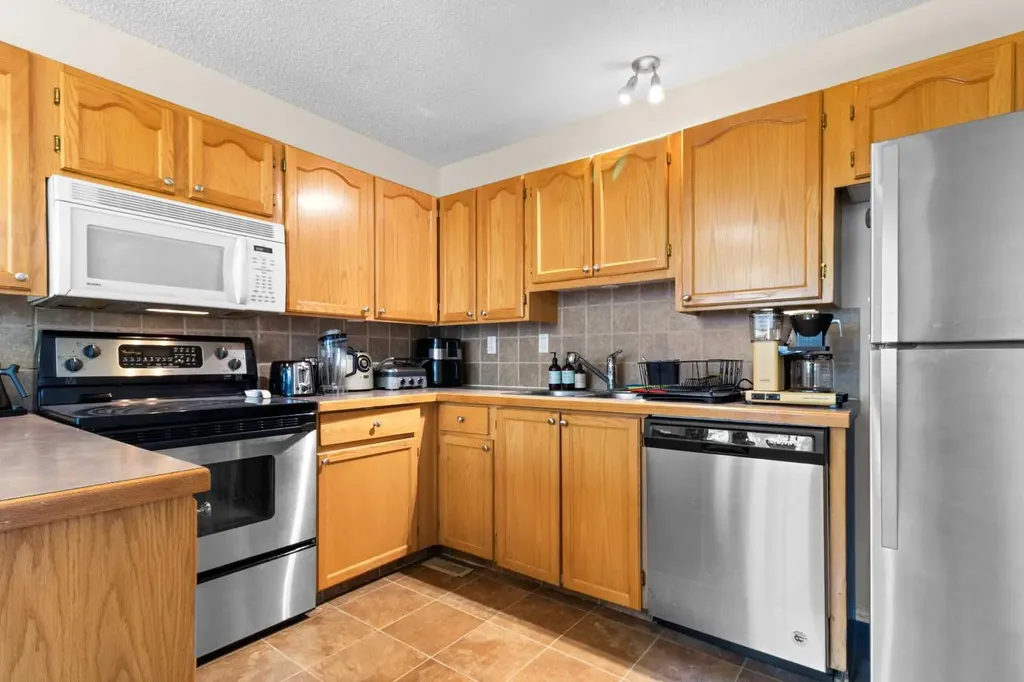 5 Mccullough Crescent Red Deer AB T8H 0J8