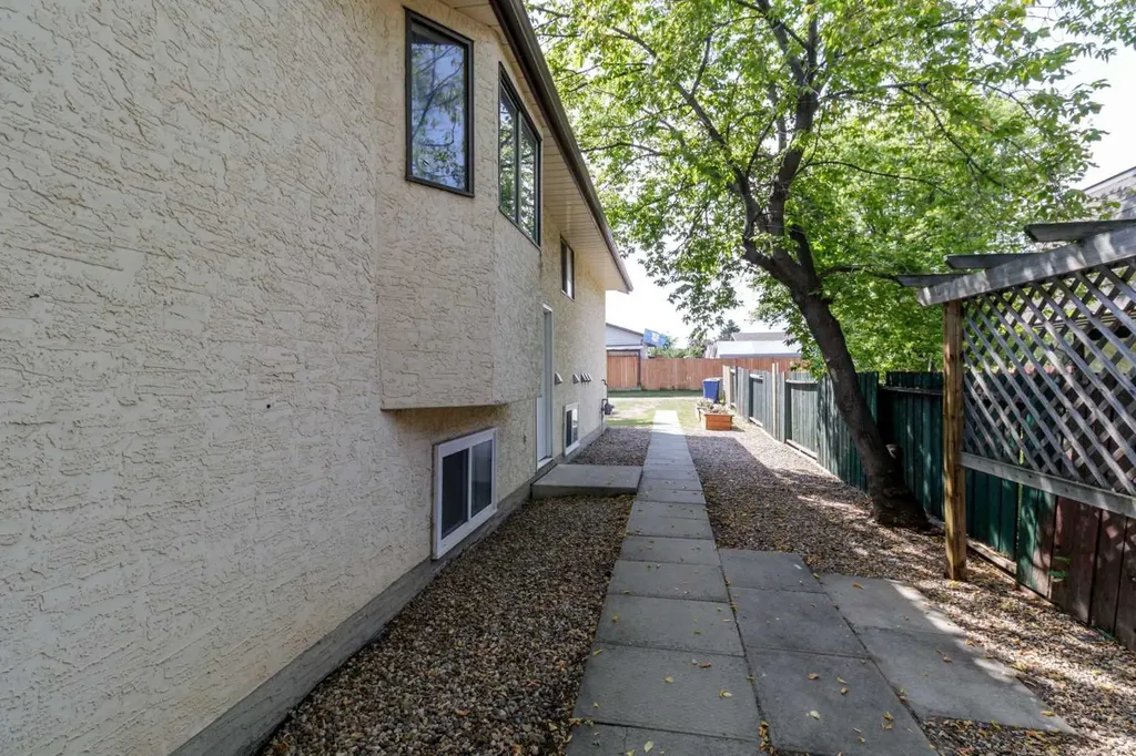5 Mccullough Crescent Red Deer AB T8H 0J8