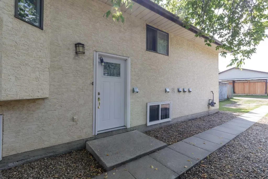 5 Mccullough Crescent Red Deer AB T8H 0J8