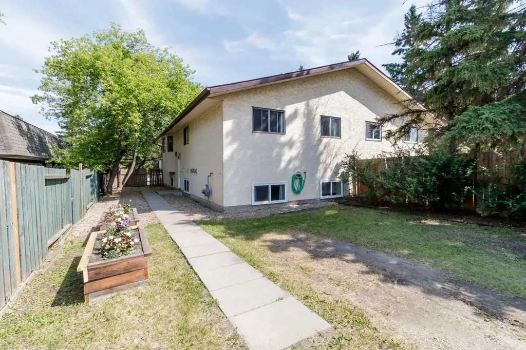 5 Mccullough Crescent Red Deer AB T8H 0J8