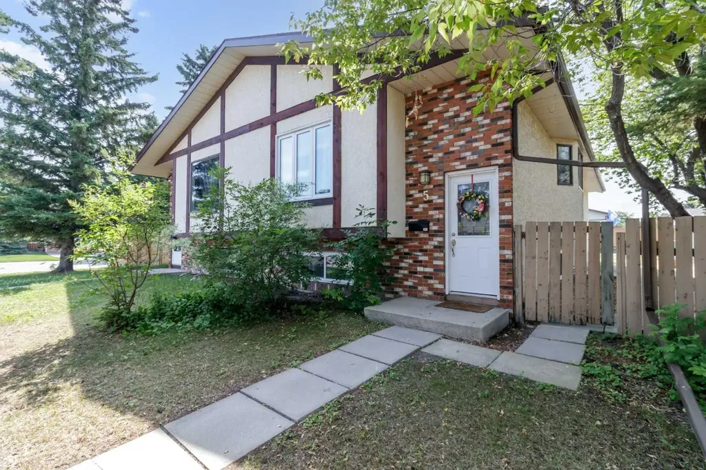 5 Mccullough Crescent Red Deer AB T8H 0J8