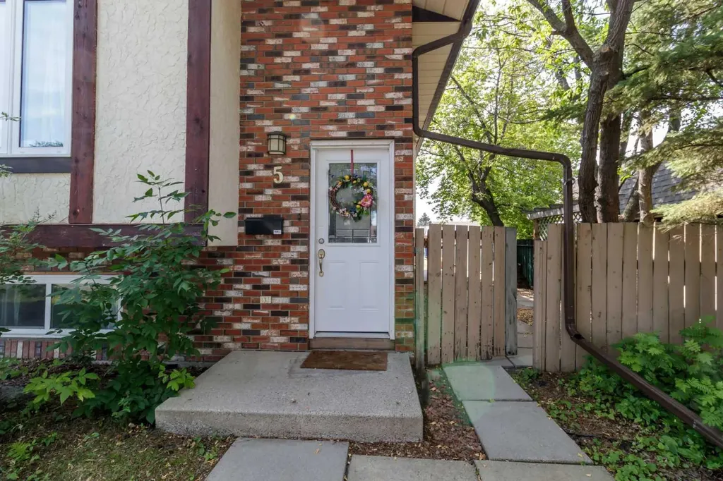 5 Mccullough Crescent Red Deer AB T8H 0J8