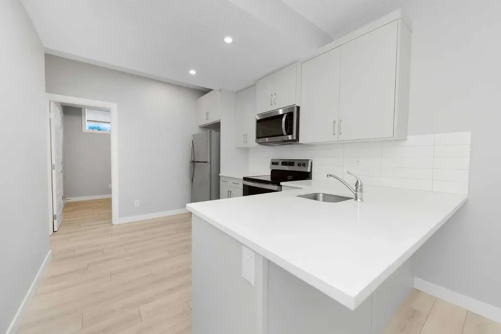 226 Ambleton Drive NW Calgary AB T3P1W7