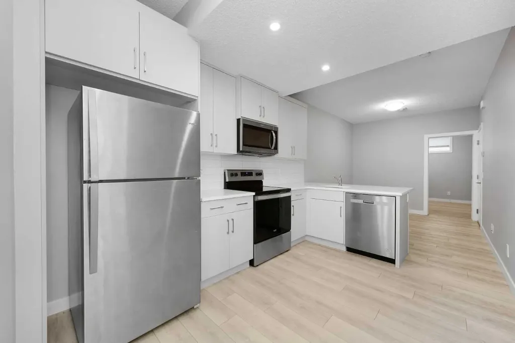 226 Ambleton Drive NW Calgary AB T3P1W7