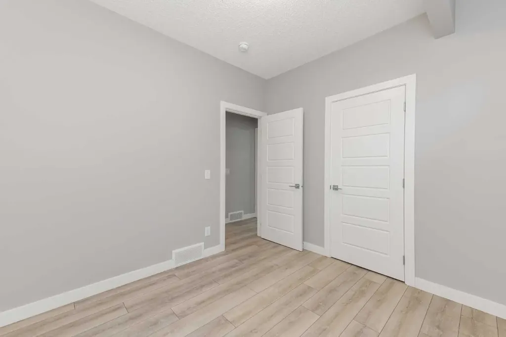 226 Ambleton Drive NW Calgary AB T3P1W7