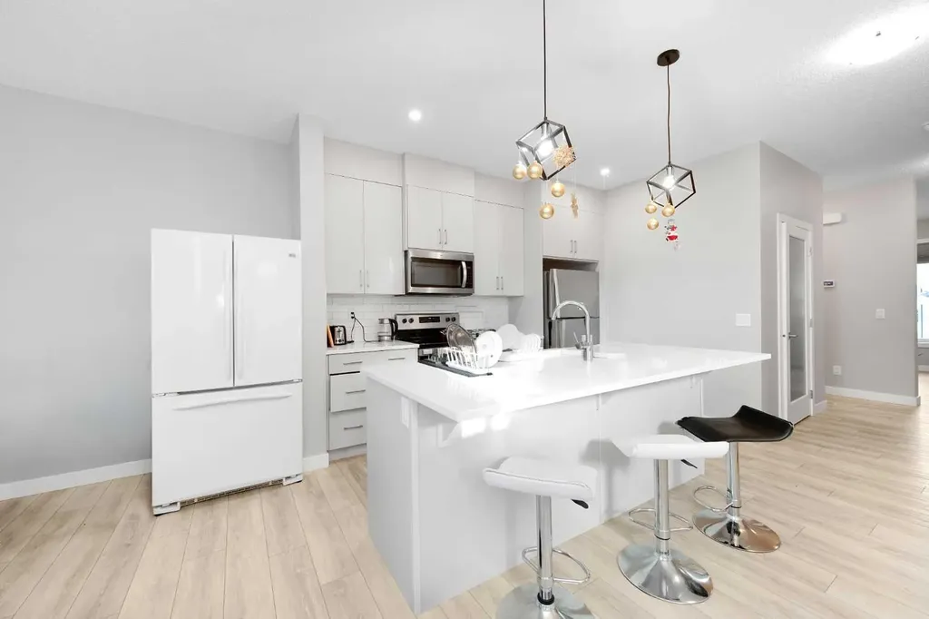 226 Ambleton Drive NW Calgary AB T3P1W7