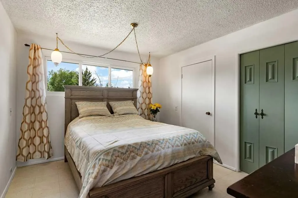 39 Maryvale Crescent NE Calgary AB T2A 2V5