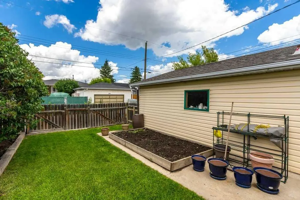 39 Maryvale Crescent NE Calgary AB T2A 2V5