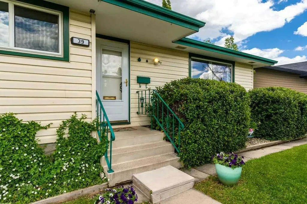 39 Maryvale Crescent NE Calgary AB T2A 2V5